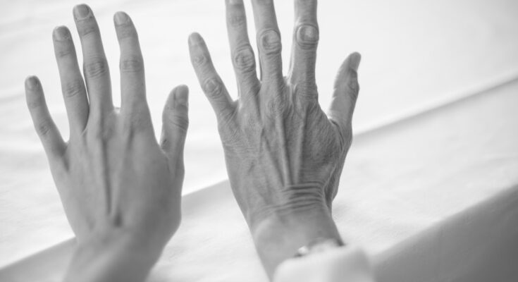 découvrez les différentes facettes du vieillissement, ses impacts sur la santé, les soins et les conseils pour bien vieillir, ainsi que les avancées scientifiques sur l’aging.