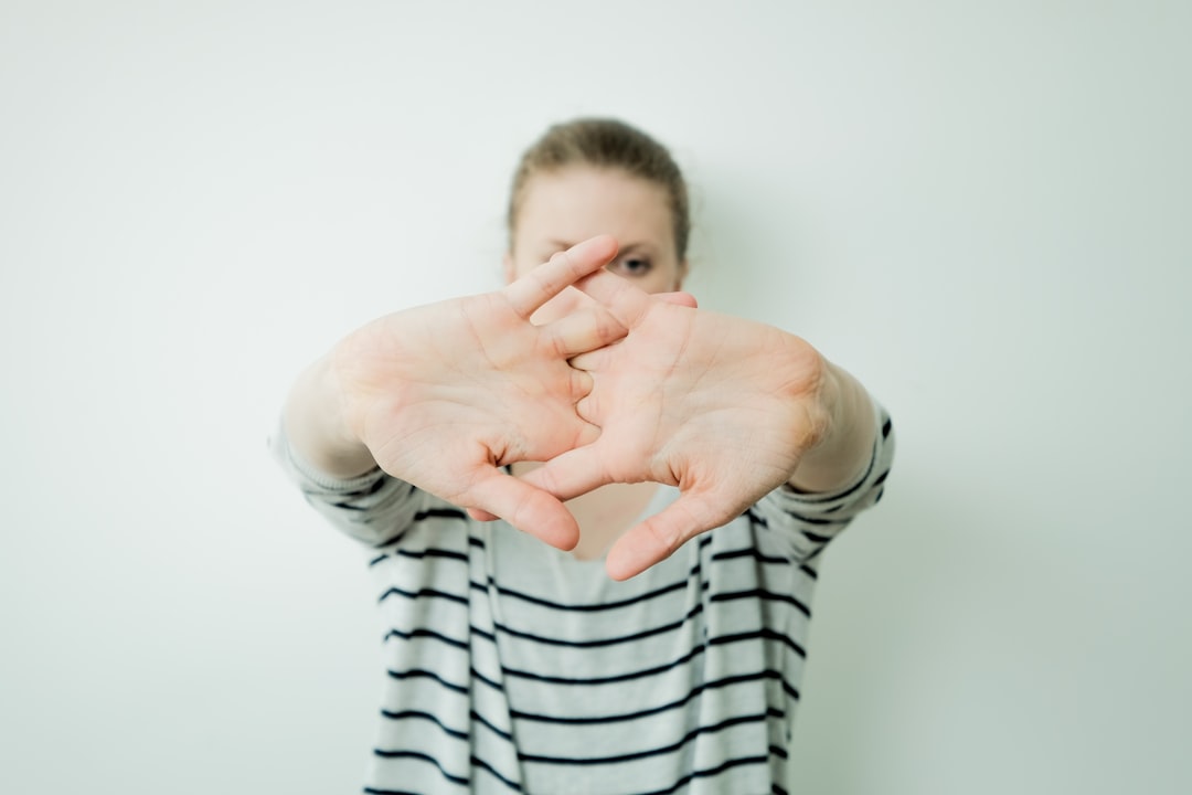 découvrez les causes, symptômes et traitements de l'arthrite. obtenez des conseils pour mieux vivre avec cette maladie articulaire chronique et améliorer votre qualité de vie.