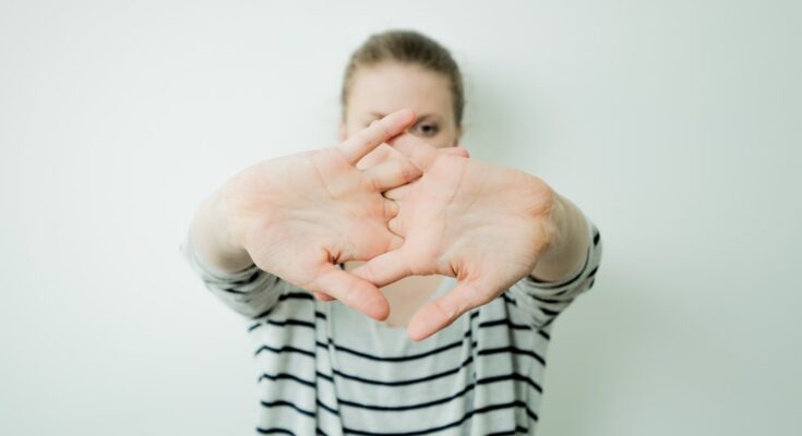 découvrez tout ce qu'il faut savoir sur l'arthrite : symptômes, causes, traitements et conseils pour mieux vivre avec cette maladie articulaire chronique.