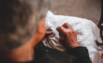 découvrez les soins de fin de vie : accompagnement personnalisé, confort et soutien pour les patients et leurs proches durant les derniers moments de la vie.