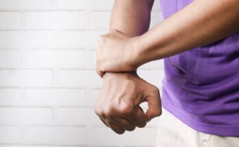 découvrez les causes et solutions de la douleur aux doigts. conseils pour soulager, prévenir et mieux comprendre les douleurs aux phalanges ou articulations des doigts.