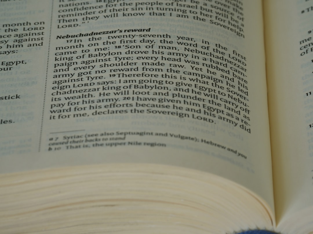découvrez tout ce qu'il faut savoir sur le testament notarial : définition, avantages, procédure de rédaction et importance juridique pour protéger vos dernières volontés.