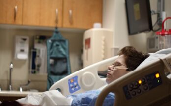 découvrez tout ce qu'il faut savoir sur la sédation : définitions, méthodes, indications et précautions pour garantir confort et sécurité lors de soins médicaux ou dentaires.