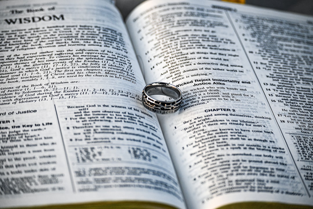 découvrez tout ce qu'il faut savoir sur l'héritage conjoint : droits du conjoint survivant, succession et protection légale.